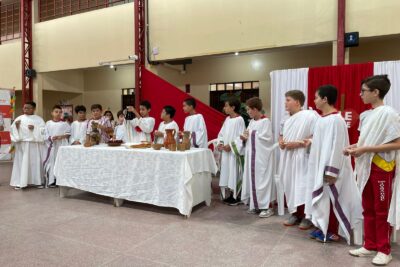 Fé, Arte e Solidariedade: Colégio Santa Joana D’Arc Celebra a Páscoa com Protagonismo Estudantil