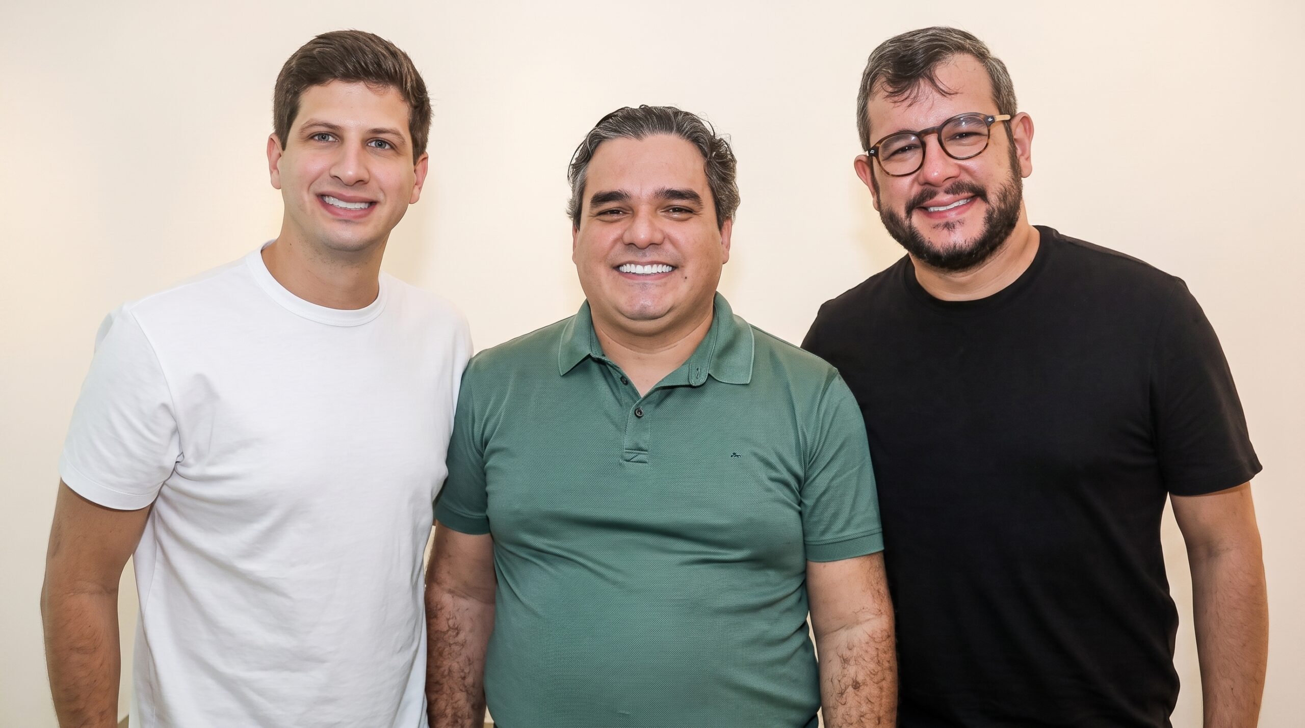 Moacir Bezerra ao lado de João Campos e Gabriel Porto