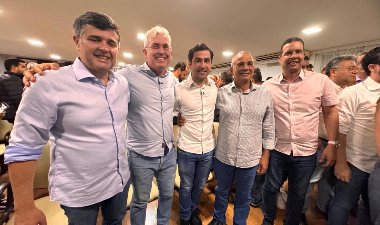 Claudiano Martins Filho entrega obras no Agreste, anuncia ETE de R$ 31,7 mi e reforca palanque de Eduardo da Fonte