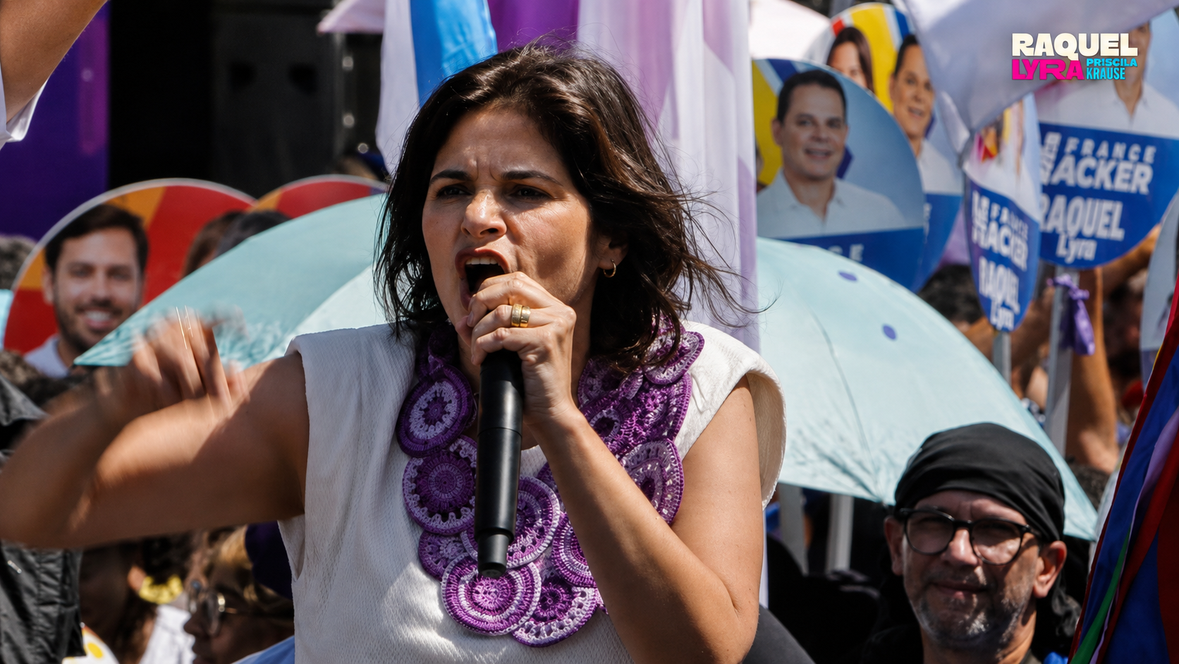 Priscila Krause discursa ao microfone na convenção do PSD