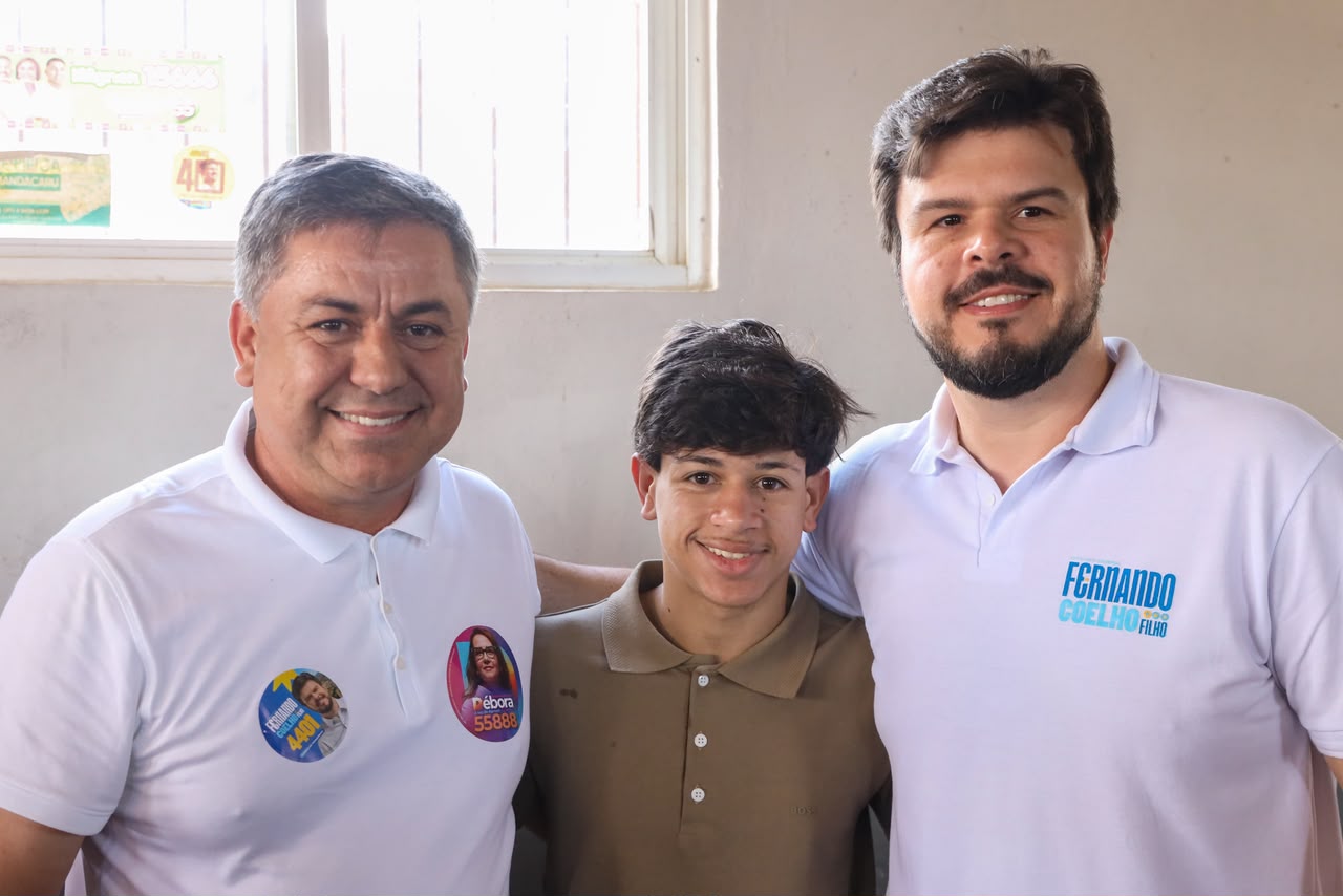 Marcos Patriota com seu filho e Fernando Filho durante o encontro