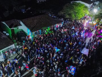 Santa Rita abraça Marcos Patriota na apresentação de seus candidatos