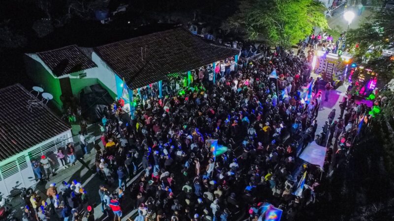 Santa Rita abraça Marcos Patriota na apresentação de seus candidatos