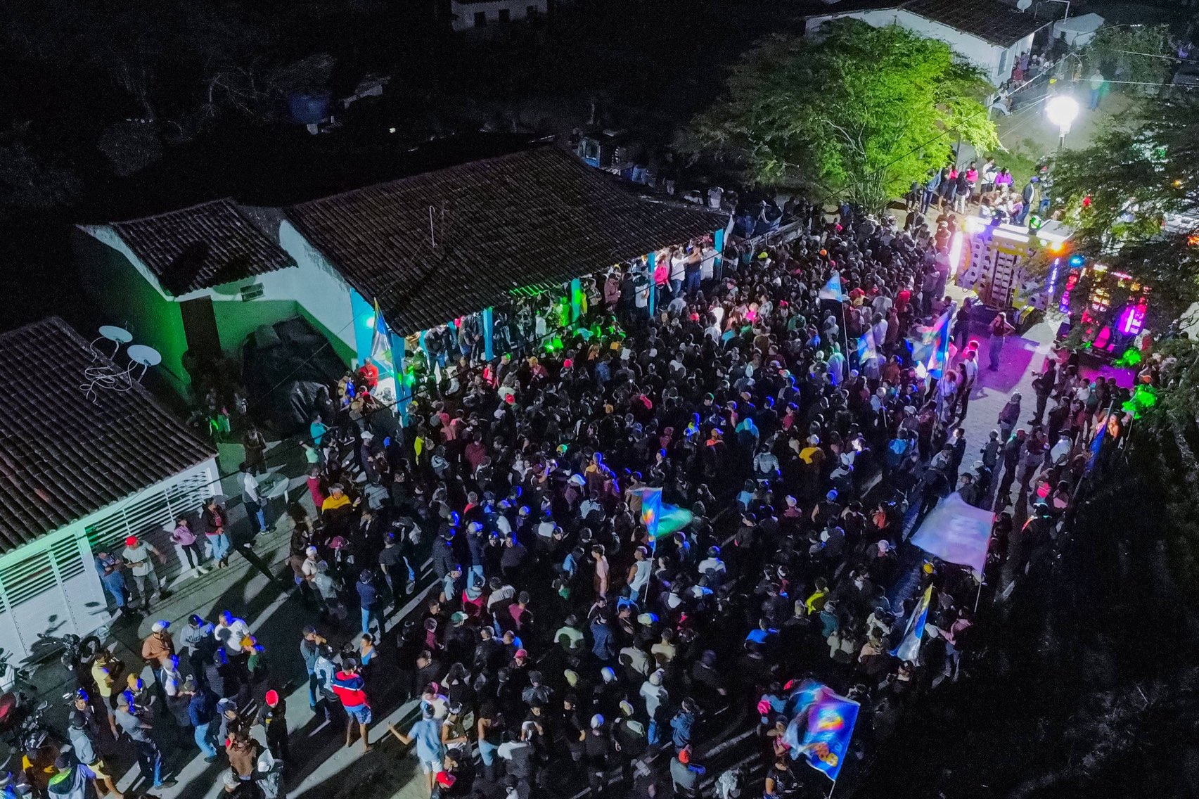 Santa Rita abraça Marcos Patriota na apresentação de seus candidatos